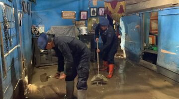 Respons Cepat Brimob Polda Aceh, Bantu Bersihkan Rumah Warga Terdampak Banjir di Aceh Tenggara